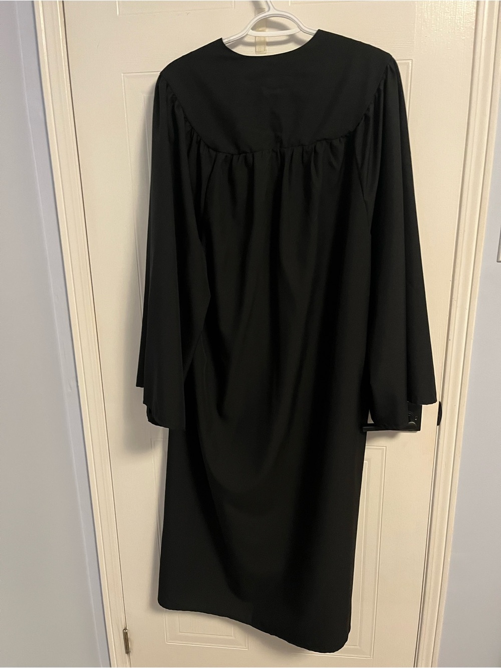 Graduation gown - Picture 3 of 4